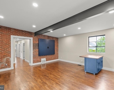 903 Orchard Avenue - Photo Thumbnail 8