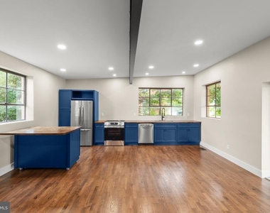 903 Orchard Avenue - Photo Thumbnail 7