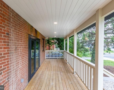 903 Orchard Avenue - Photo Thumbnail 5