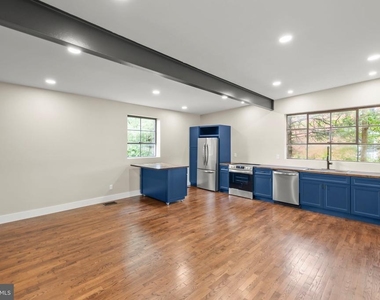 903 Orchard Avenue - Photo Thumbnail 6