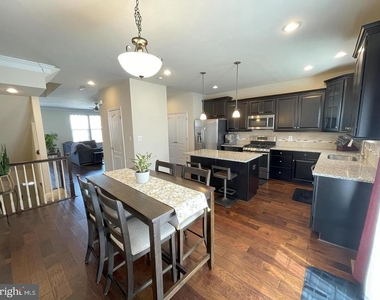 706 Bunker Lane - Photo Thumbnail 4
