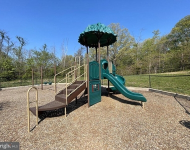 706 Bunker Lane - Photo Thumbnail 25
