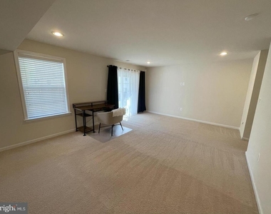 706 Bunker Lane - Photo Thumbnail 16