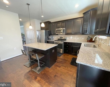 706 Bunker Lane - Photo Thumbnail 6