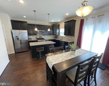 706 Bunker Lane - Photo Thumbnail 7