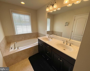 706 Bunker Lane - Photo Thumbnail 11