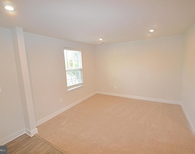 11328 Willow Green Circle - Photo Thumbnail 4