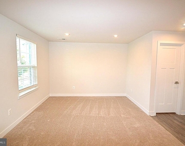 11328 Willow Green Circle - Photo Thumbnail 3