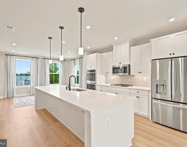 8046 Williamson Boulevard Ne - Photo Thumbnail 1