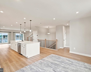 8046 Williamson Boulevard Ne - Photo Thumbnail 5