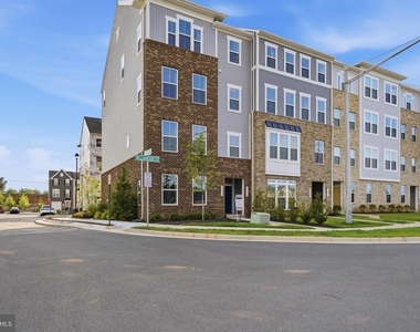 8046 Williamson Boulevard Ne - Photo Thumbnail 3