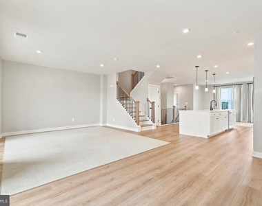 8046 Williamson Boulevard Ne - Photo Thumbnail 10