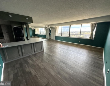 3709 S George Mason Drive - Photo Thumbnail 3