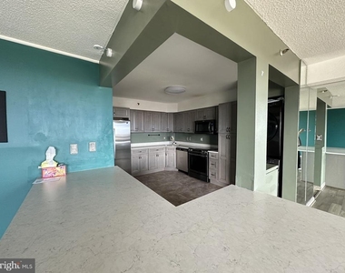 3709 S George Mason Drive - Photo Thumbnail 7