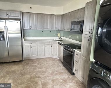 3709 S George Mason Drive - Photo Thumbnail 5