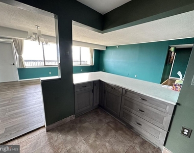 3709 S George Mason Drive - Photo Thumbnail 10