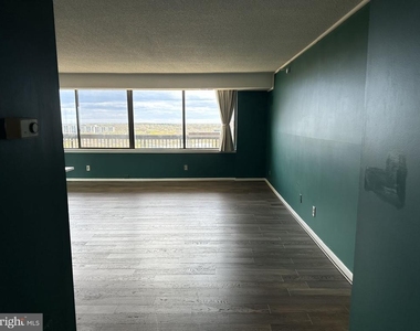 3709 S George Mason Drive - Photo Thumbnail 11