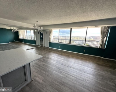 3709 S George Mason Drive - Photo Thumbnail 6
