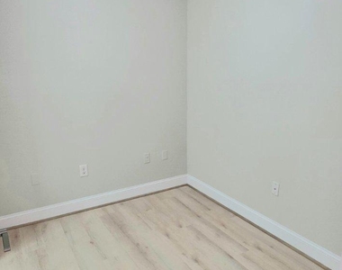 3705 S George Mason Drive - Photo Thumbnail 12