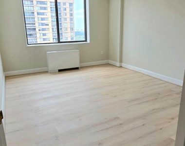 3705 S George Mason Drive - Photo Thumbnail 7