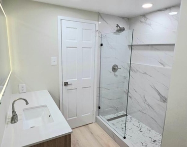 3705 S George Mason Drive - Photo Thumbnail 5