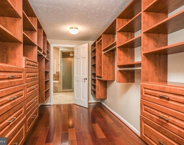 9627 Locust Hill Drive - Photo Thumbnail 35