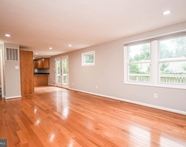 9627 Locust Hill Drive - Photo Thumbnail 8