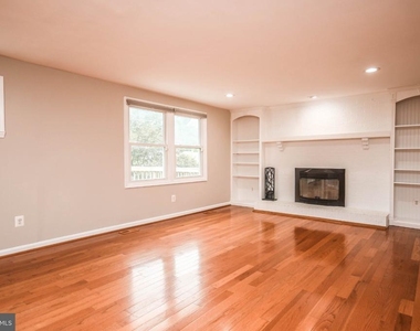 9627 Locust Hill Drive - Photo Thumbnail 5