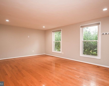 9627 Locust Hill Drive - Photo Thumbnail 4