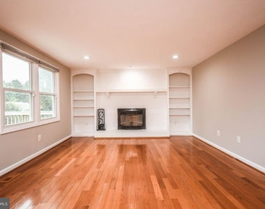 9627 Locust Hill Drive - Photo Thumbnail 7
