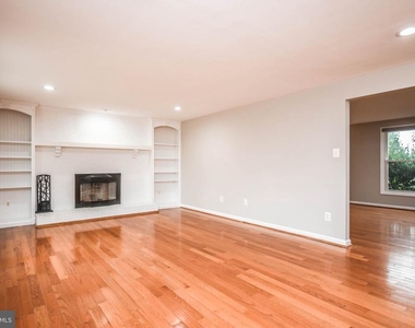 9627 Locust Hill Drive - Photo Thumbnail 6