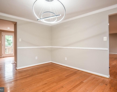 9627 Locust Hill Drive - Photo Thumbnail 18