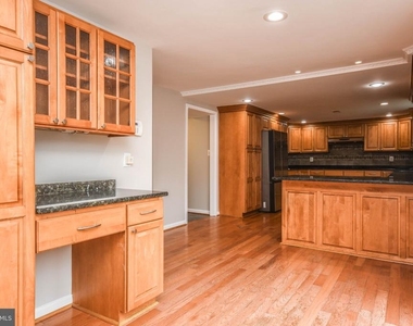 9627 Locust Hill Drive - Photo Thumbnail 11