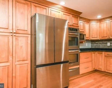 9627 Locust Hill Drive - Photo Thumbnail 14