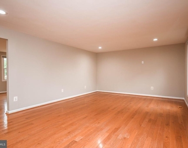 9627 Locust Hill Drive - Photo Thumbnail 3
