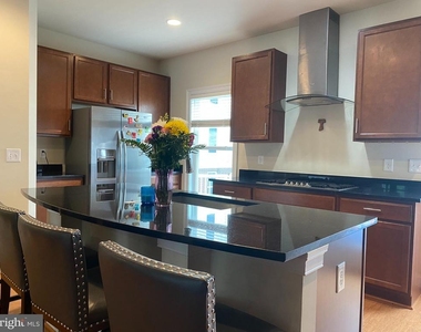 9532 Canonbury Square - Photo Thumbnail 12