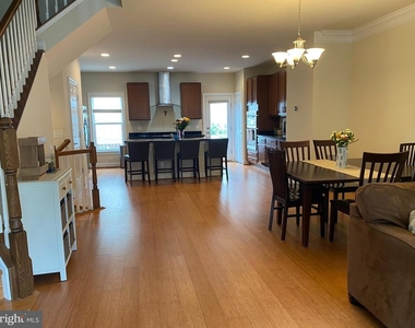 9532 Canonbury Square - Photo Thumbnail 14