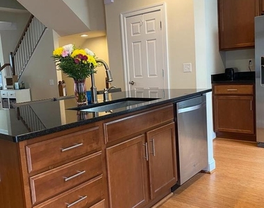 9532 Canonbury Square - Photo Thumbnail 10