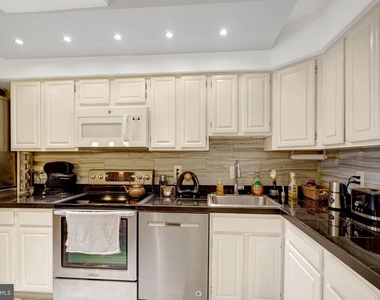 3709 S George Mason Drive - Photo Thumbnail 10