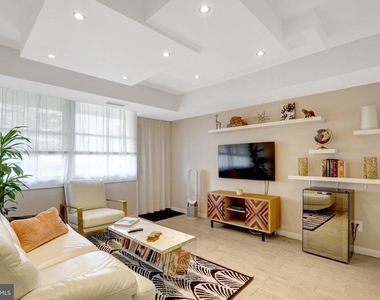 3709 S George Mason Drive - Photo Thumbnail 7