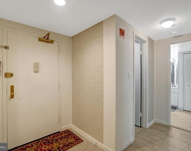 3709 S George Mason Drive - Photo Thumbnail 2