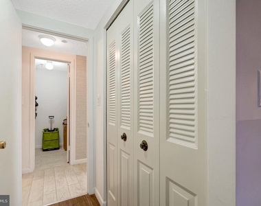 3709 S George Mason Drive - Photo Thumbnail 4