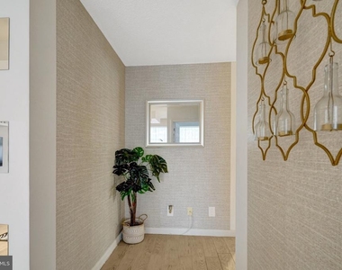 3709 S George Mason Drive - Photo Thumbnail 5