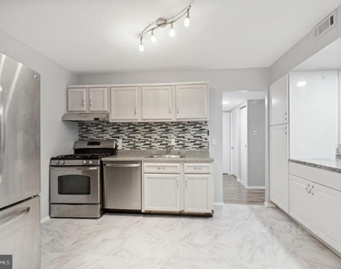 1635 Parkcrest Circle - Photo Thumbnail 4