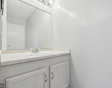 1635 Parkcrest Circle - Photo Thumbnail 17