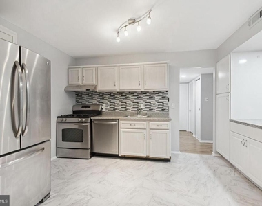 1635 Parkcrest Circle - Photo Thumbnail 3