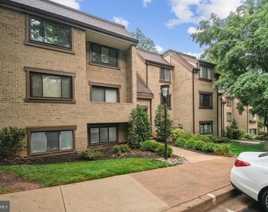 1635 Parkcrest Circle - Photo Thumbnail 1