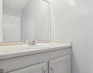 1635 Parkcrest Circle - Photo Thumbnail 16