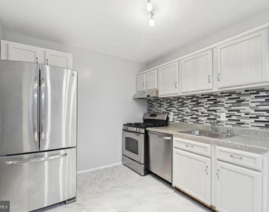 1635 Parkcrest Circle - Photo Thumbnail 2