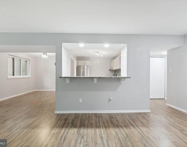 1635 Parkcrest Circle - Photo Thumbnail 6